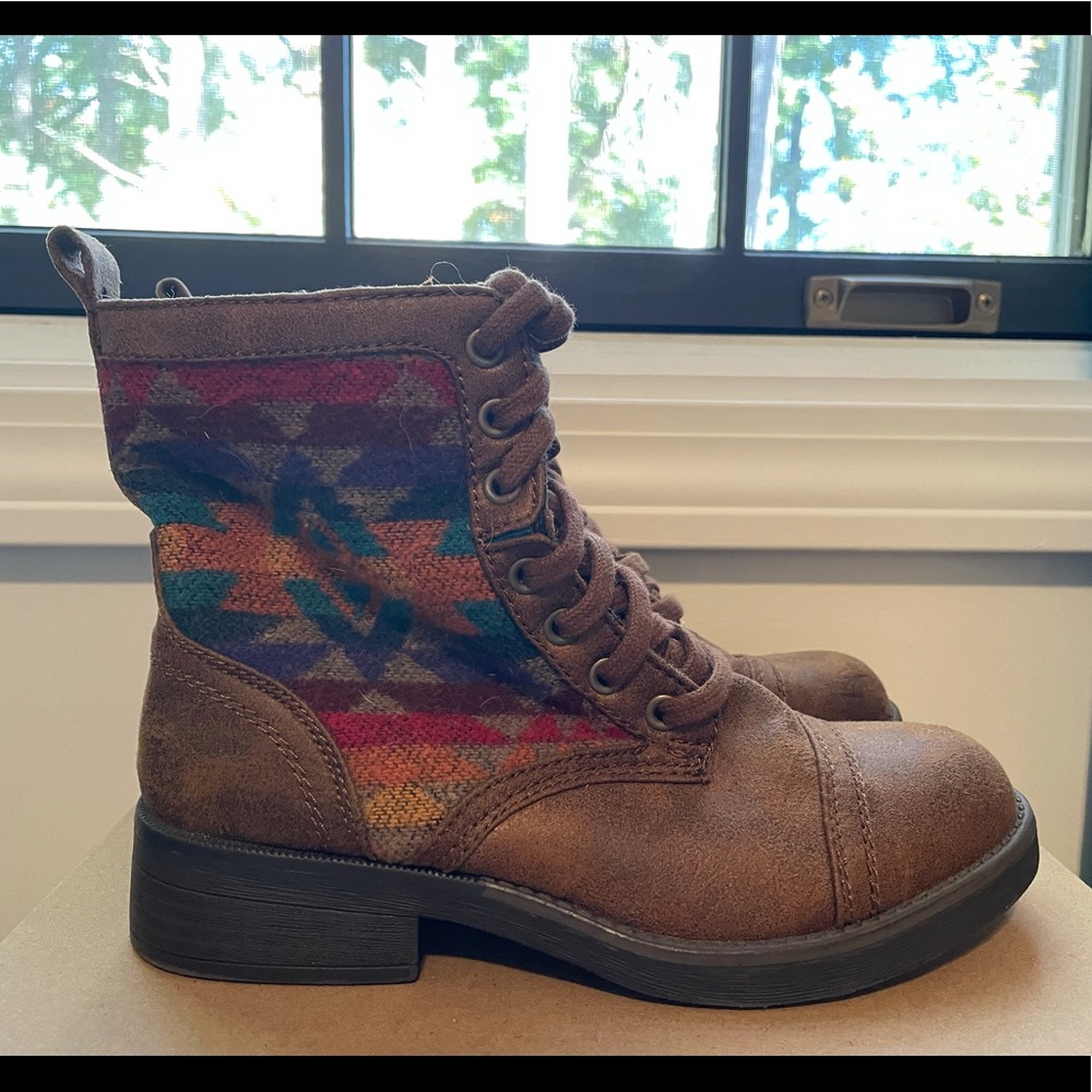 Adorable fall ankle boots! Brown with pops of color!